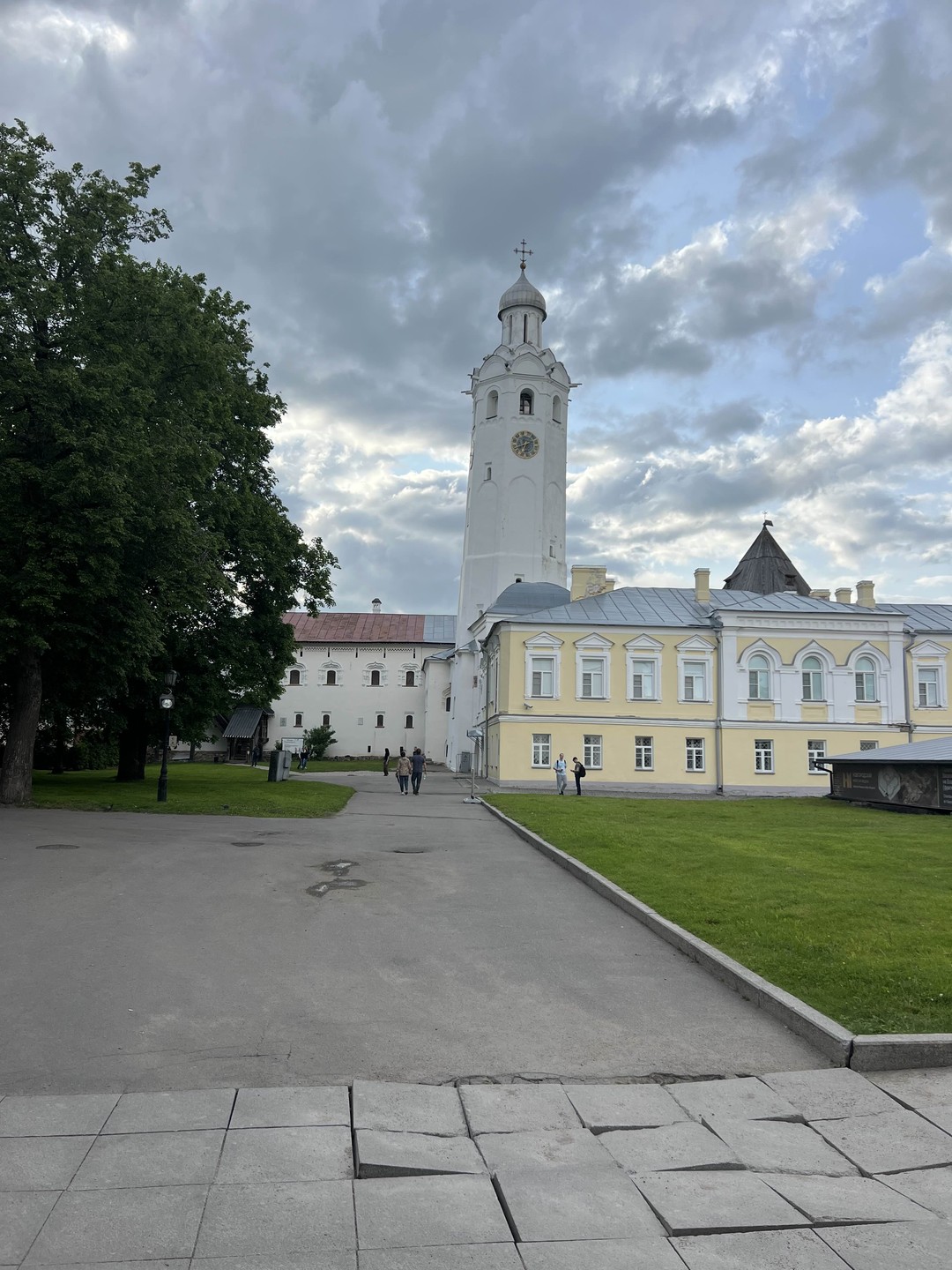 Ирина влюбила нас в Великий Новгород. Прекрасная и познавательная экскурсия. Спасибо Вам, Ирина