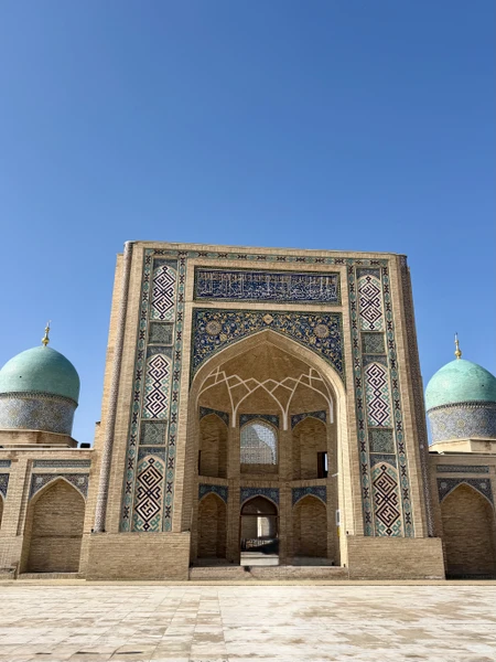 Нам очень понравилась экскурсия, которую провел для нас гид Аббос! учел все наши предпочтения, дал ценные