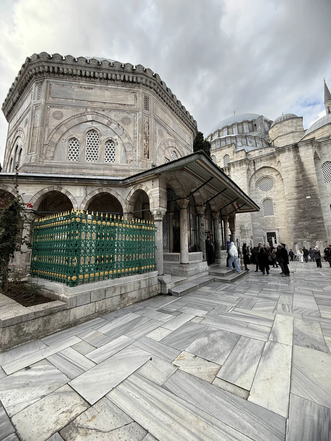 Отличный гид в мир Стамбула! Берите экскурсию- не пожалеете!