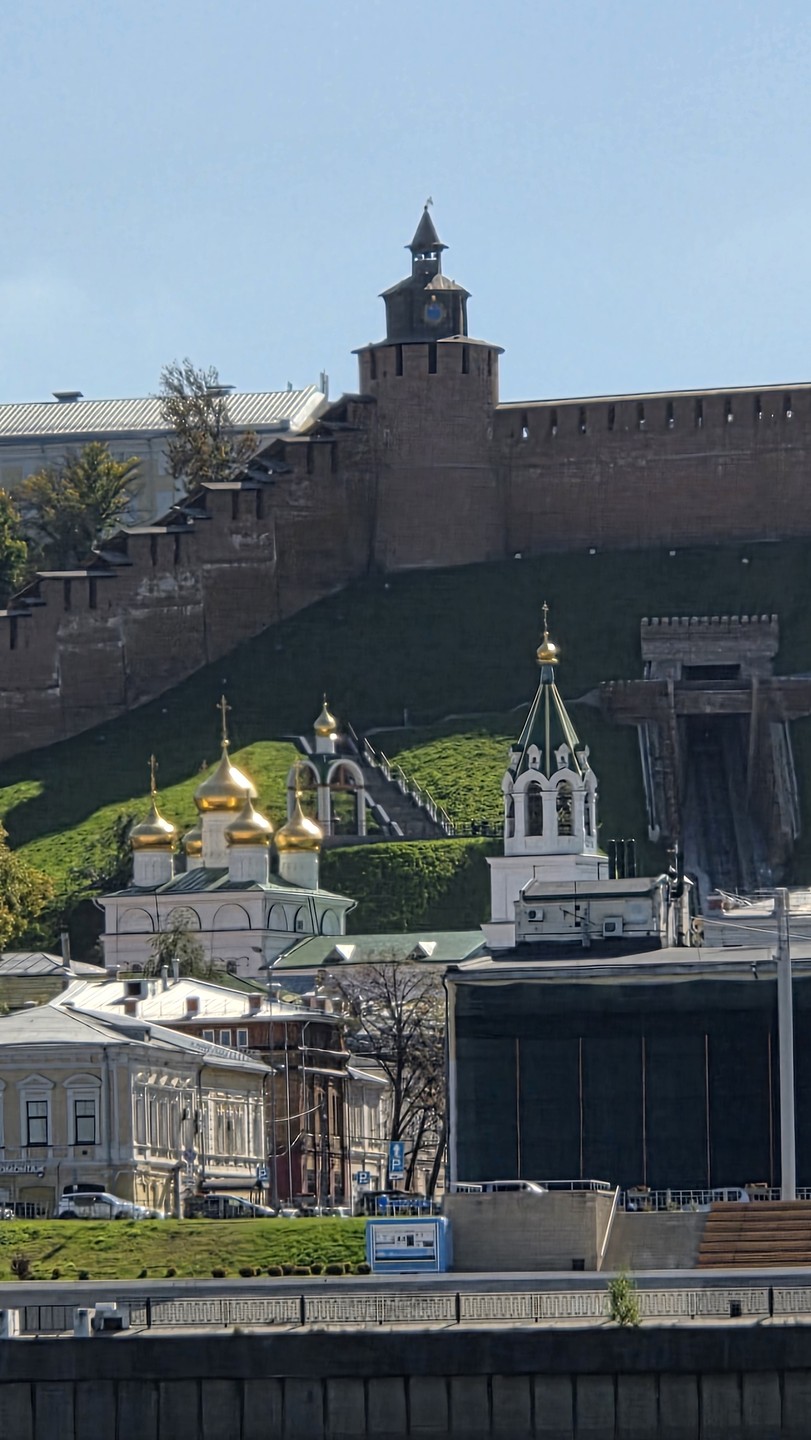 Были на экскурсии по Нижнему Новгороду с Олегом. Экскурсия очень понравилась. Он замечательный экскурсовод, знающий и