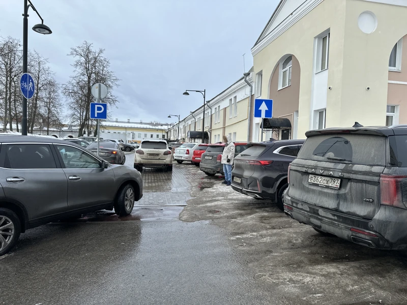 Марианна- пунктуальный гид. Это было наше первое знакомство с городом, Хотелось посмотреть всё, но в масштабе