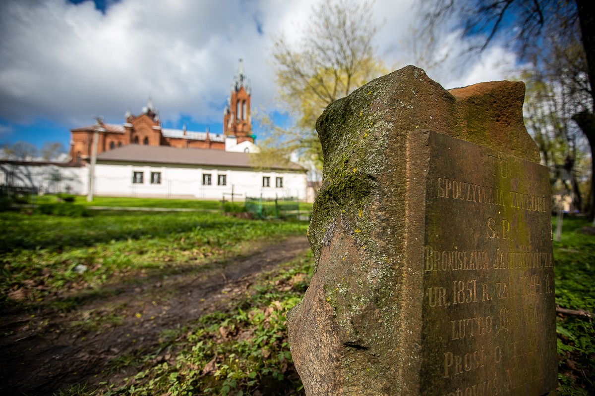 Фото Жизнь и смерть в Смоленске: прогулка по кладбищу возле костёла