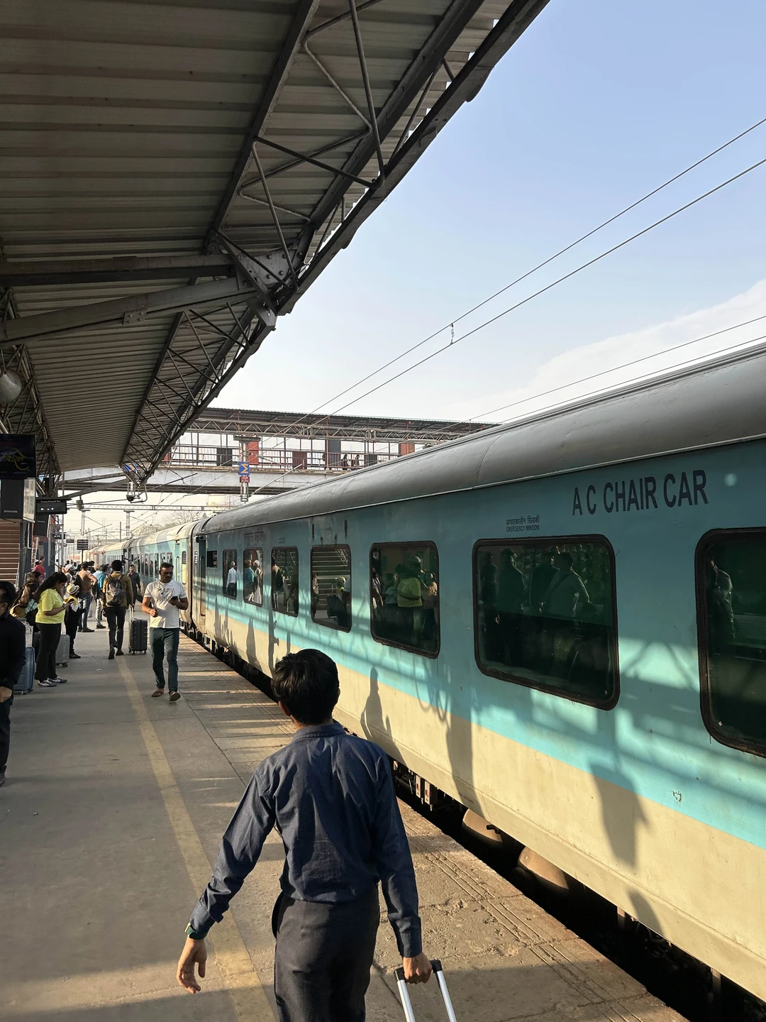 Индийские железные дороги - интересный опыт, поэтому этот способ добраться до Агры был отличным выбором. Водитель