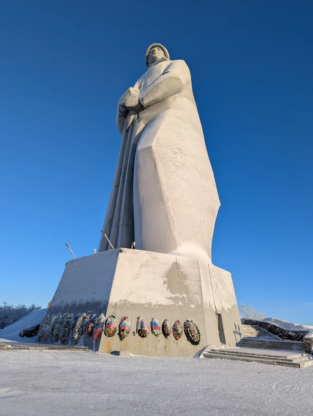 Большое спасибо гиду Максиму за прекрасно проведённую экскурсию! Он отвёз нас в такие интересные районы города