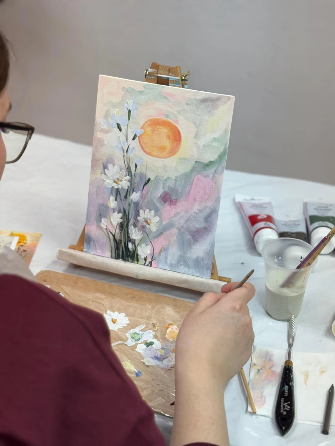 Посетили мастер-класс по рисованию с подругой и остались в полном восторге! Атмосфера была невероятно уютной и
