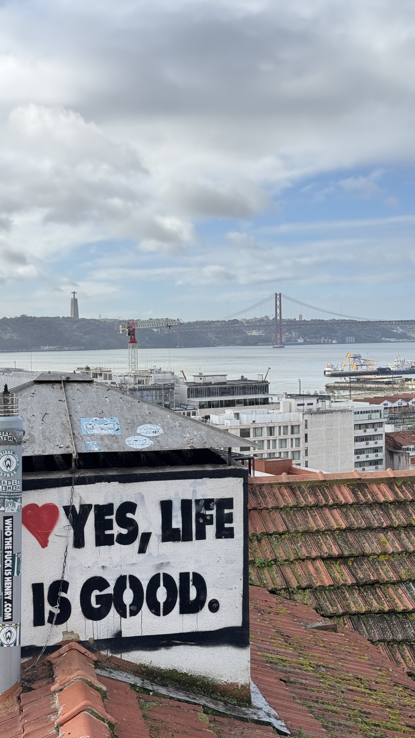 Валерия давно живет в Лиссабоне и чутко чувствует город🤍