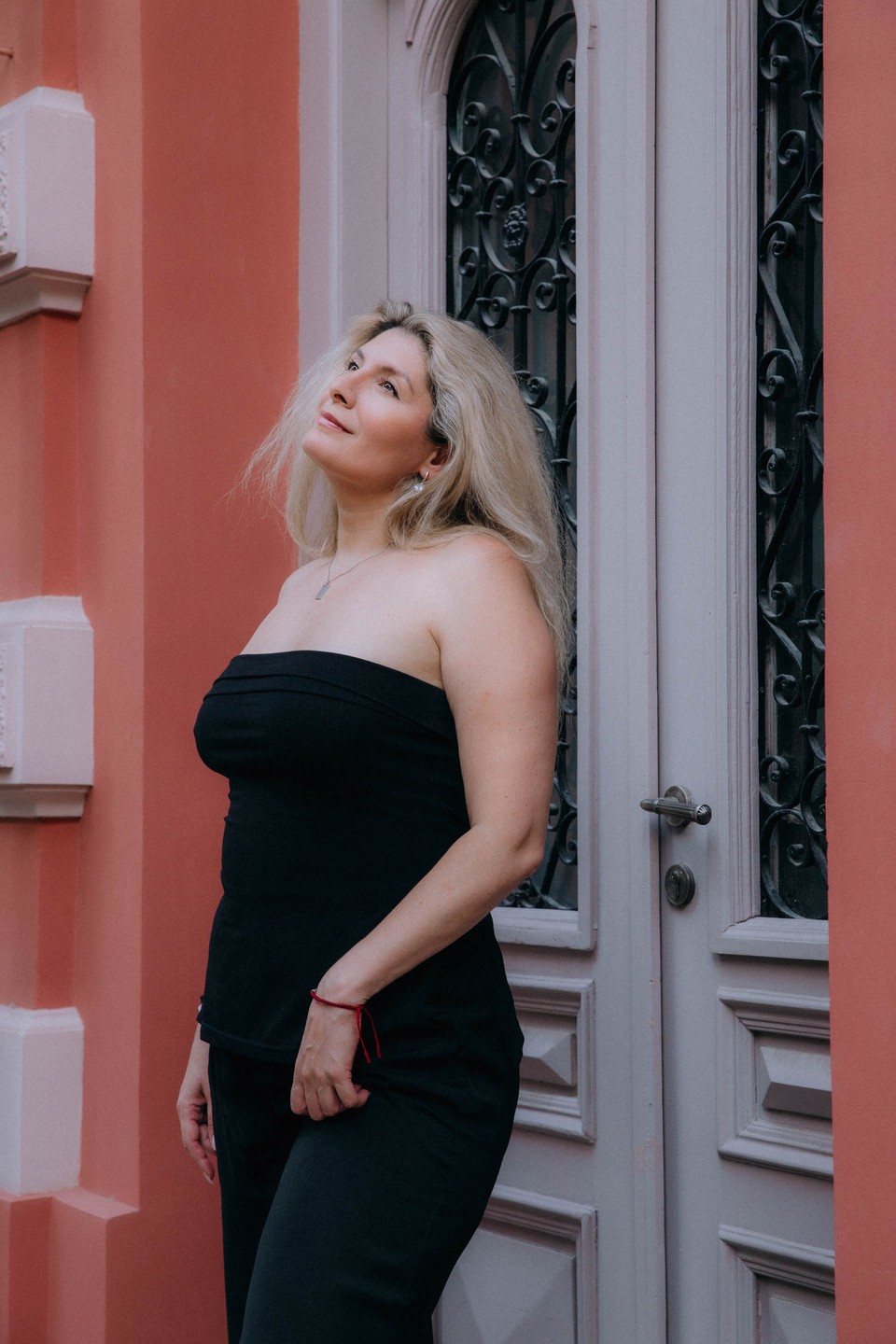 Очень понравилась фотосессия с Иваном, получили очень много атмосферных фотографий, да и просто хорошо провели время, гуляя по старым улочкам Тбилиси)