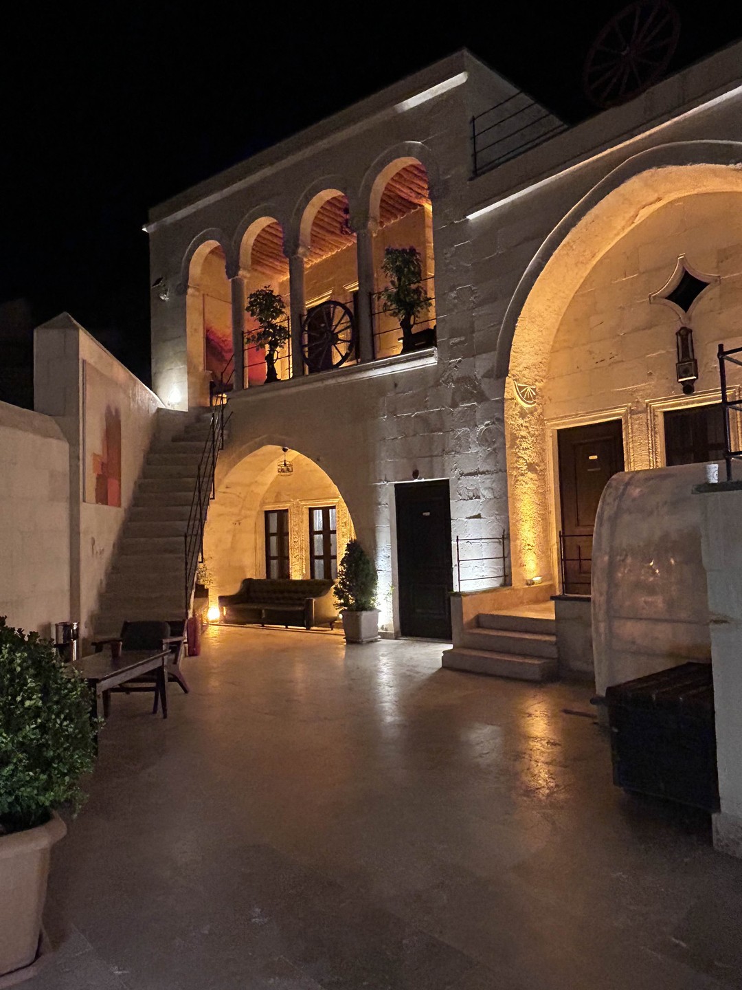 Отличная экскурсия, все организовано великолепно. Шары к сожалению из-за погоды не летали, но город великолепен. Гид