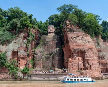 Статуя Будды Майтрейи в Лэшане