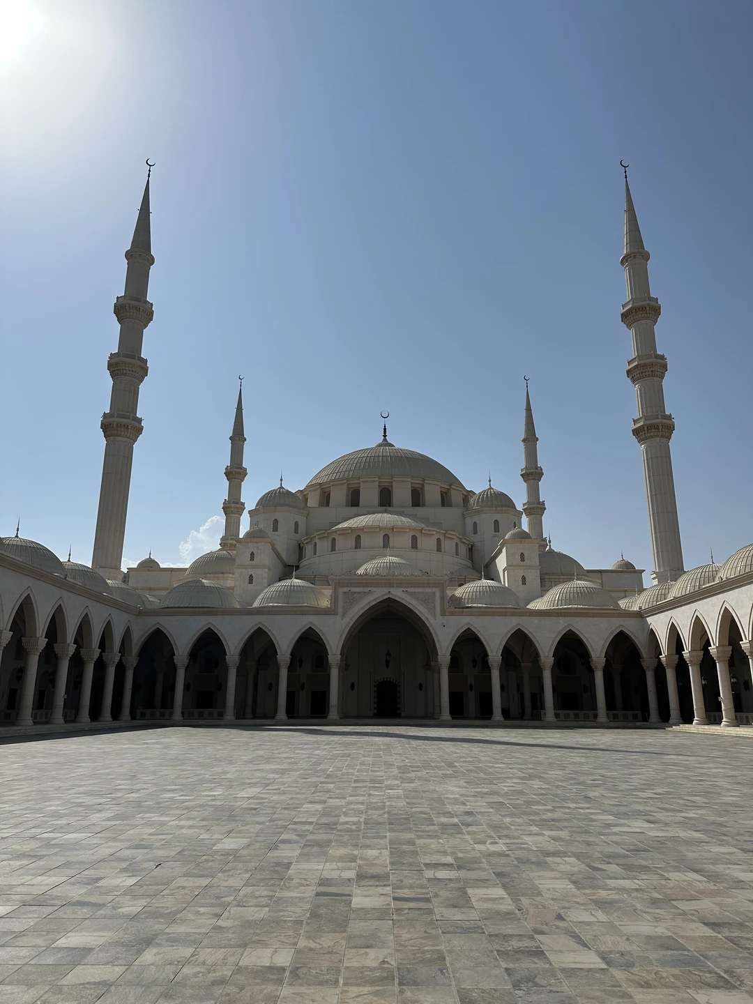 Великолепная поездка, маршрут, места, истории, а главное - гид! Две поездки подряд в разные места доверили