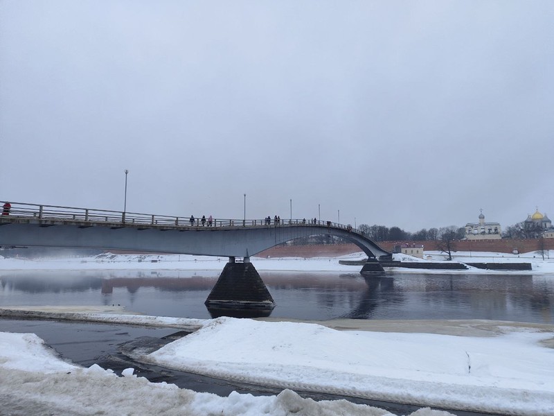 Такая экскурсия - идеальный формат для тех, кто устал от дат и хочет почувствовать город. Это