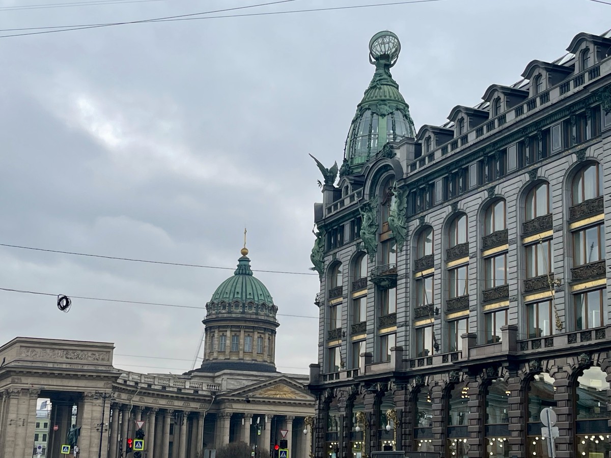 Фото Трансфер из аэропорта или вокзала с обзорной экскурсией по Петербургу
