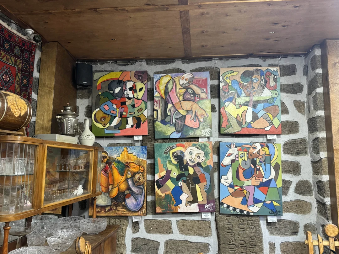 Хотим сказать большое спасибо Ованнесу за чудесный день в Ереване. Увидели все самое интересное и познавательное