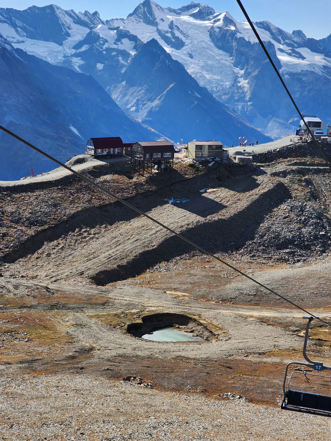 Были на индивидуальной экскурсии в Домбай вчера, 6 октября с гидом Андреем. Нас было четверо- двое