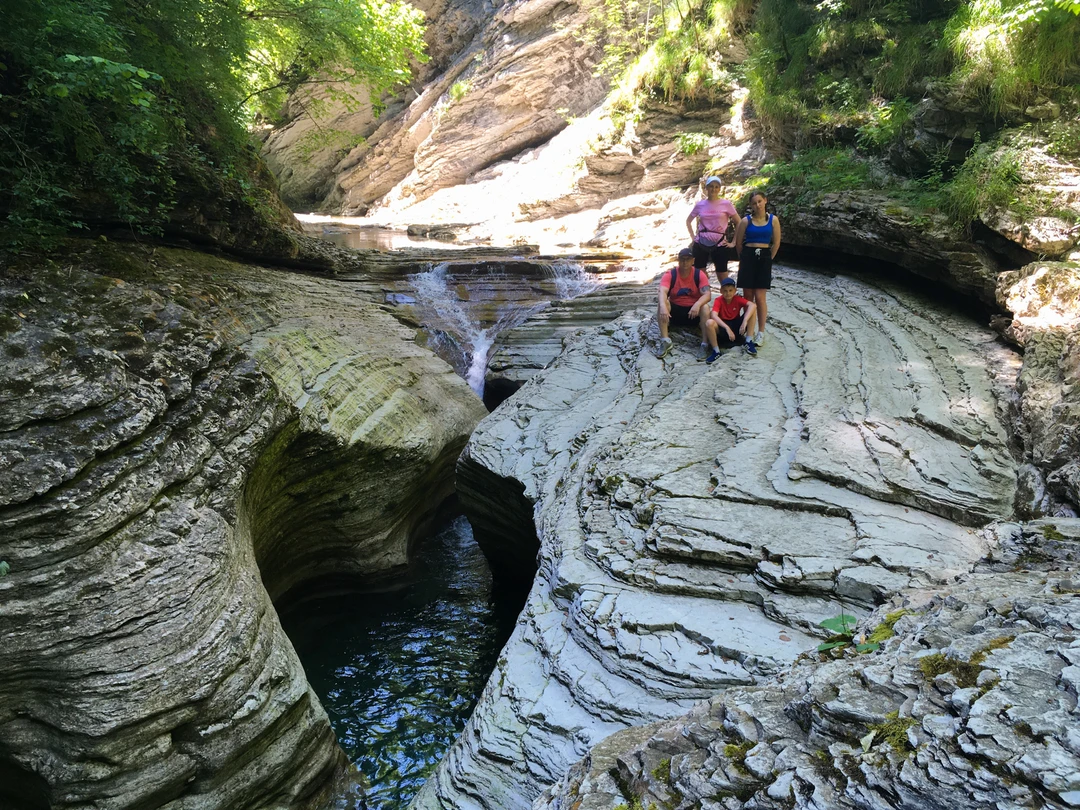 3 июля 2023 ходили с Вячеславом на экскурсию по каньонам реки Бешенки. Двое взрослых, двое детей