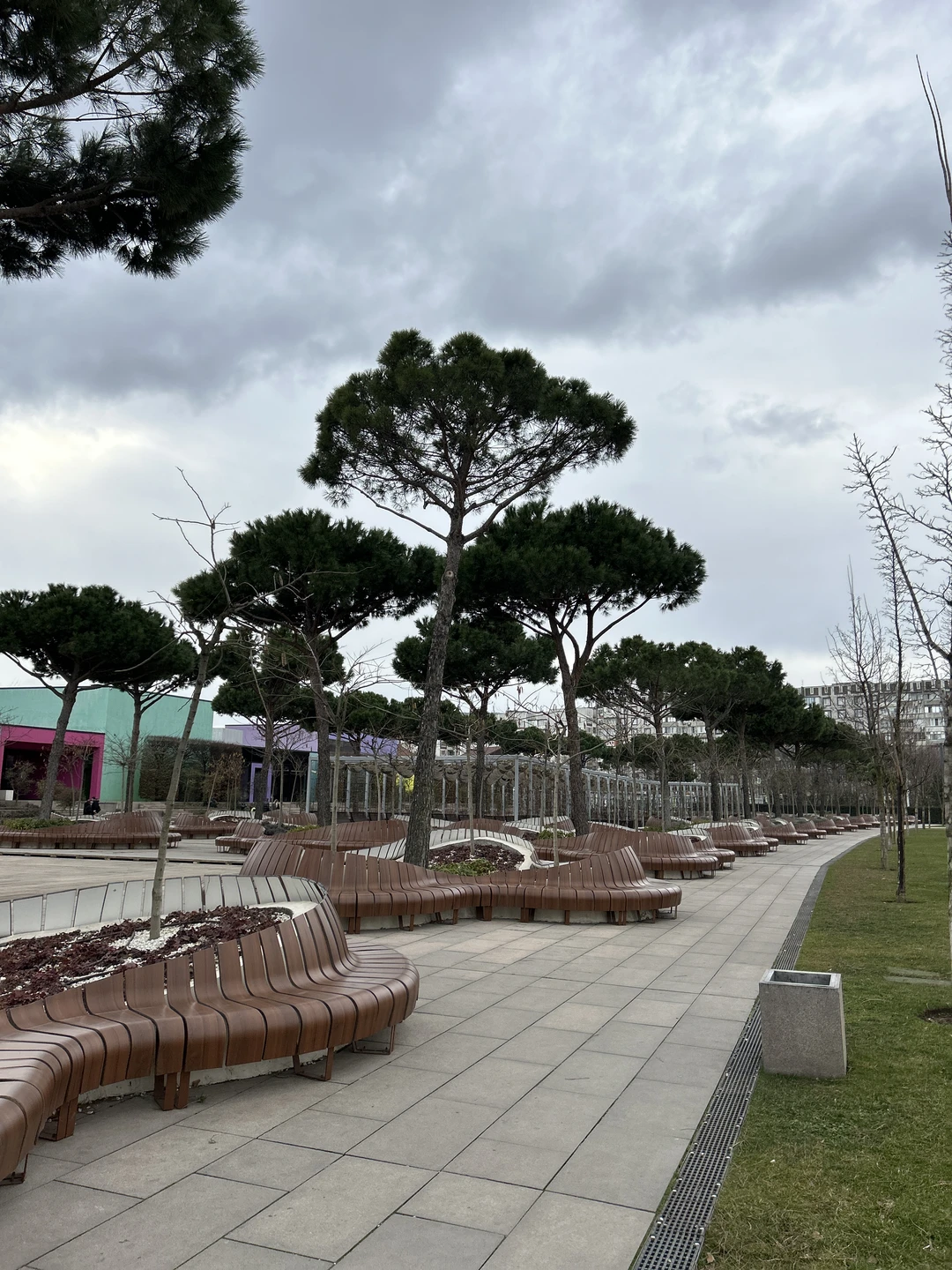 Экскурсия составлена очень грамотно: сначала частично на машине и частично пешком по исторической части города, затем