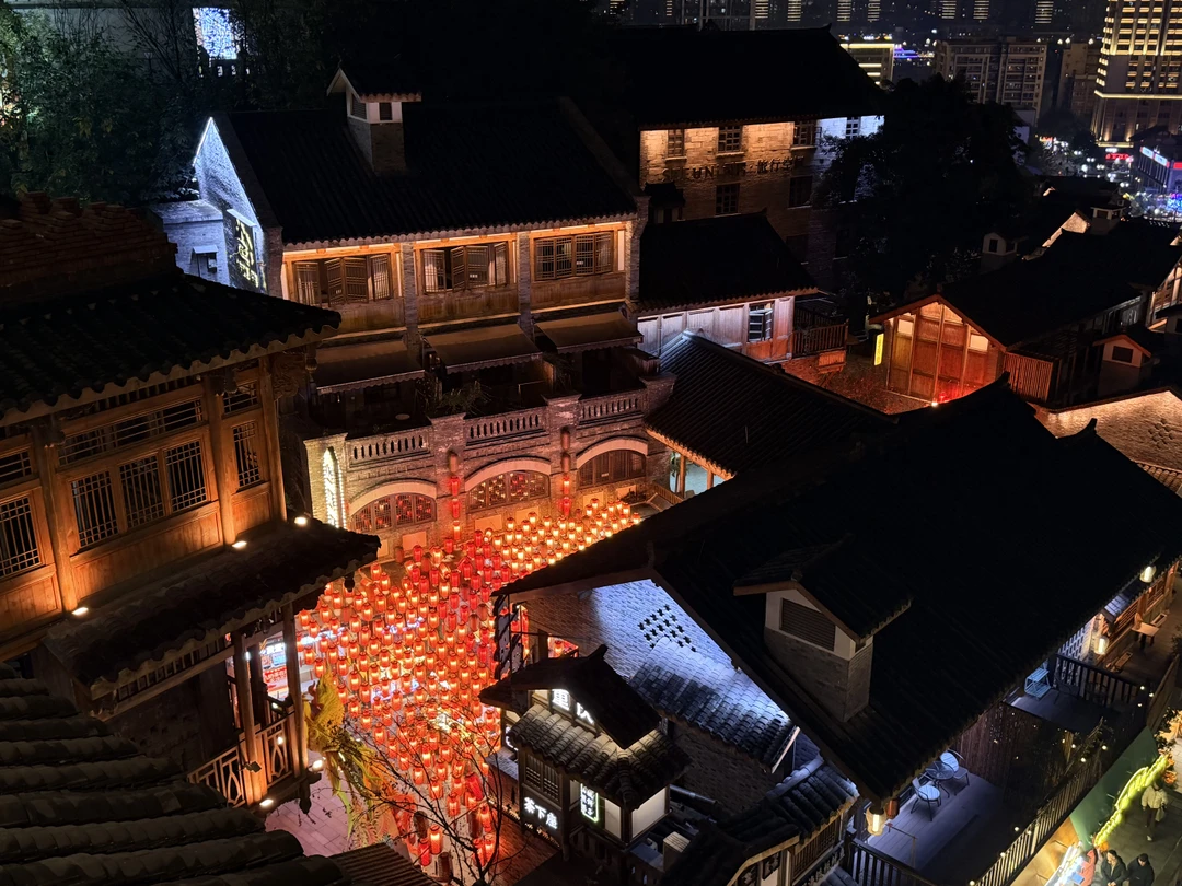 Экскурсия на 5ть, экскурсовод Алина на 5ть. Все понравилось, однозначно рекомендую!!!