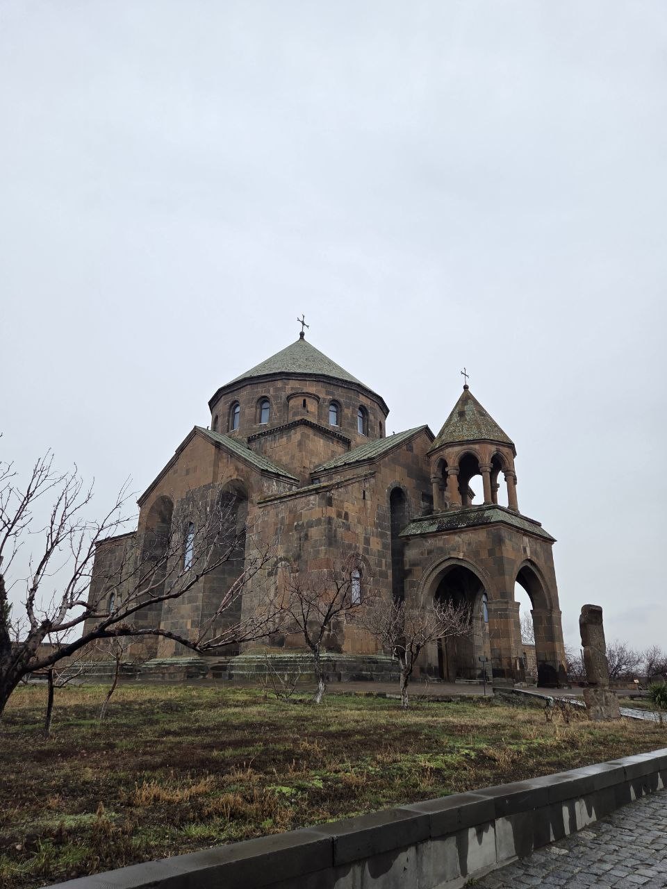 Спасибо Эдуарду и его команде за организацию трансфера с культурно-историческим сопровождением! Организаторы следили за рейсом, который