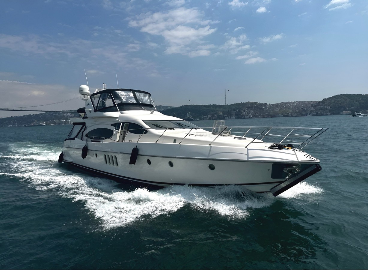 Романтика Стамбула: прогулка по Босфору на двухэтажной яхте