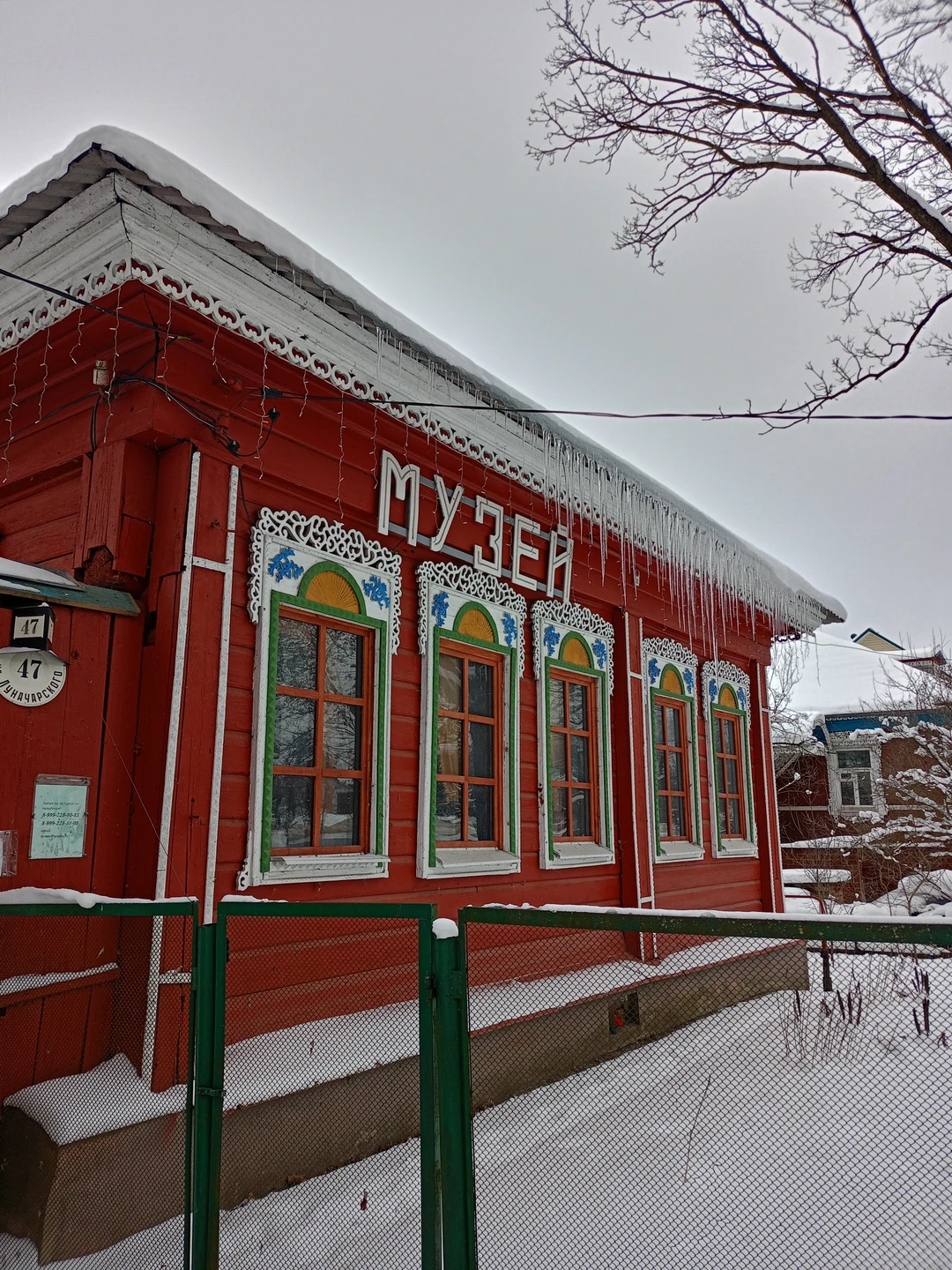 Путешествие началось со встречи в автомобиле Ивана Васильевича - замечательный водитель, профессионал вождения. Наталья уже по