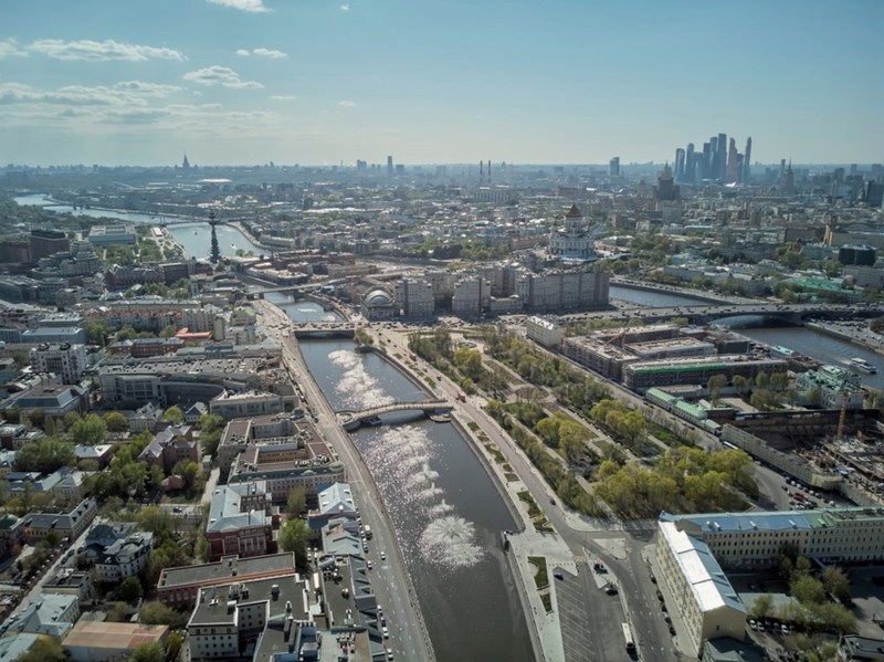 Фото к экскурсии Круговая экспресс-прогулка на теплоходе (от причала «Зарядье»)