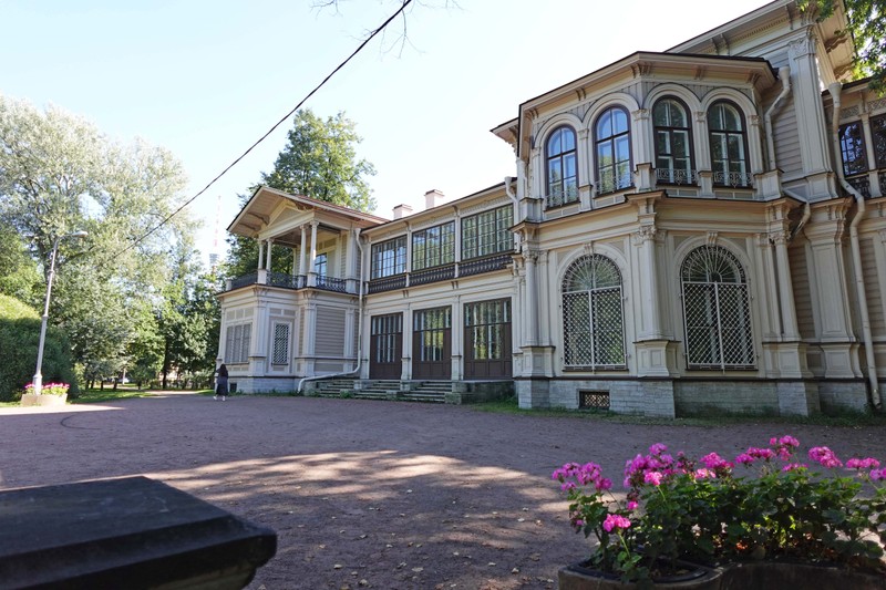 Виды Аптекарский и Каменный острова на авто: дачи, особняки и «Ленполиграфмаш»