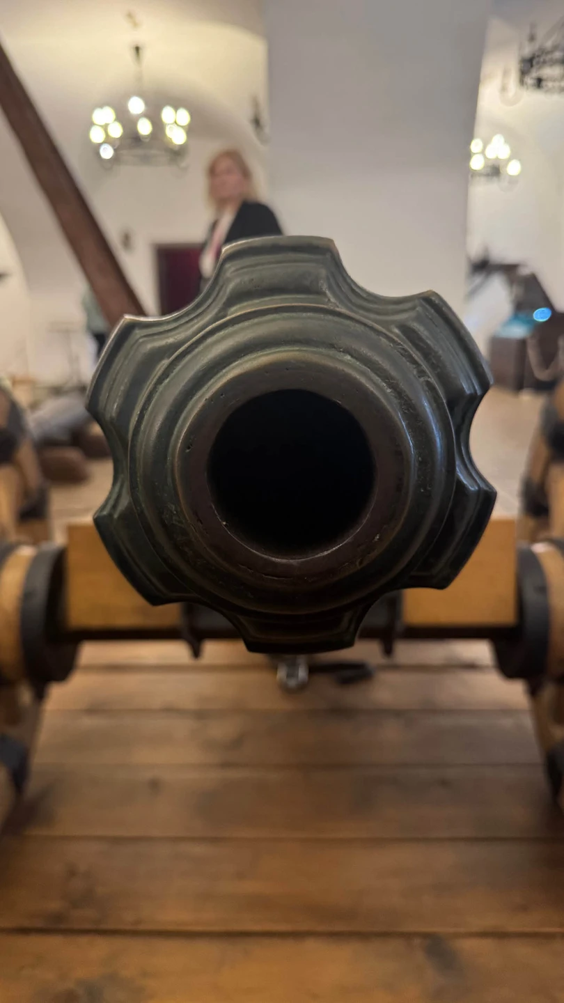 Отличная экскурсия. Все понятно. Доступно. Удобный большой автобус. Обед за 25 руб выше всяких похвал. Однозначно