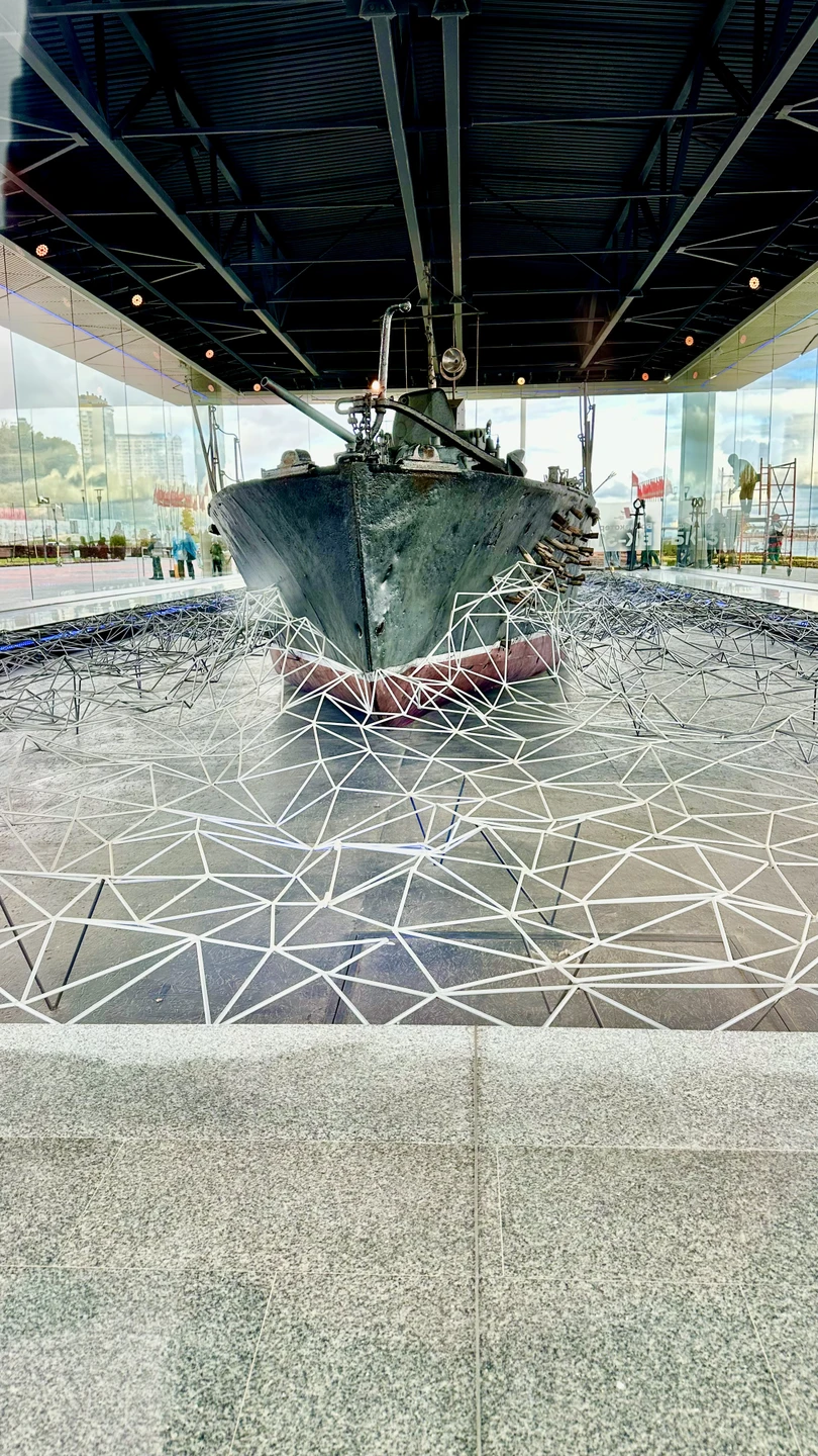 Экскурсию нам проводил Никита в начале ноября. С нами был сын восьми лет и даже ему