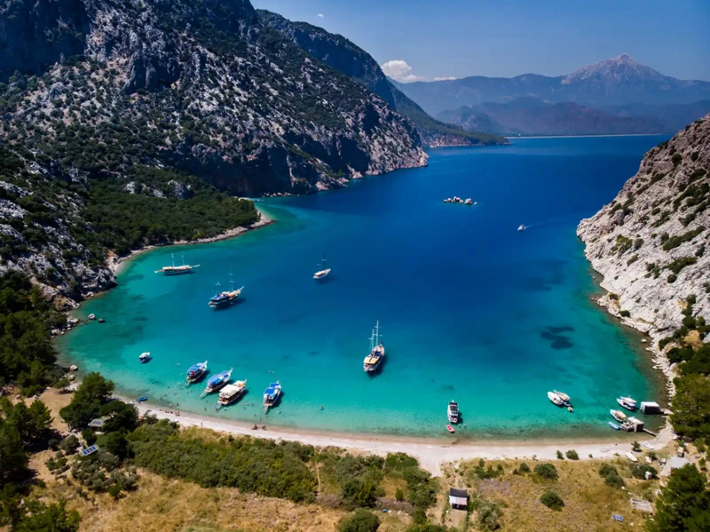 Морская прогулка к бухтам Порто Дженевис и Сазак — из Кемера (всё включено)