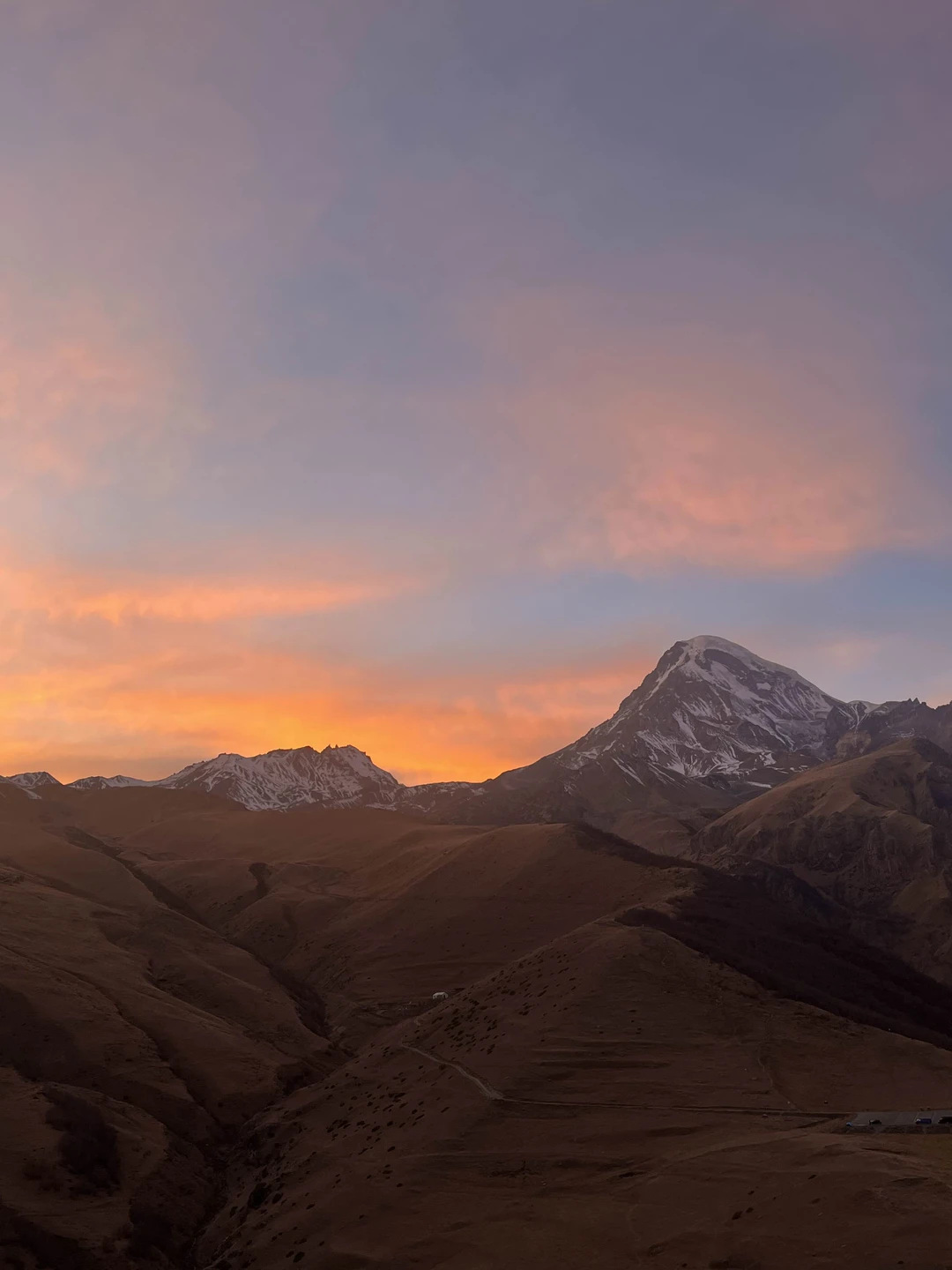 Ездили с подружками втроем на эту экскурсию, прекрасно провели день. Виды восхитительные, гид очень интересно рассказывает