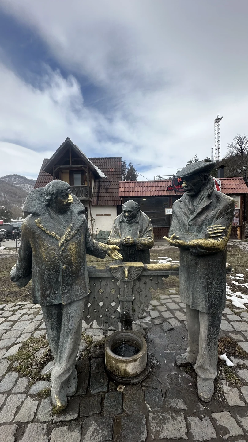 6 марта мы втроём с подругами ездили на Севан с гидом Араратом. Хотим сказать огромное спасибо