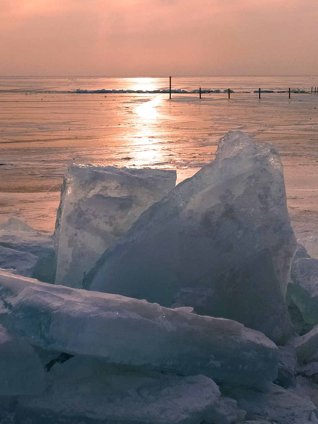 Благодаря замечательному экскурсоводу Индире удалось полноценно и максимально познавательно познакомиться с зимним Байкалом. Понравилась структура самой