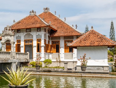 Водный дворец Таман Уджунг