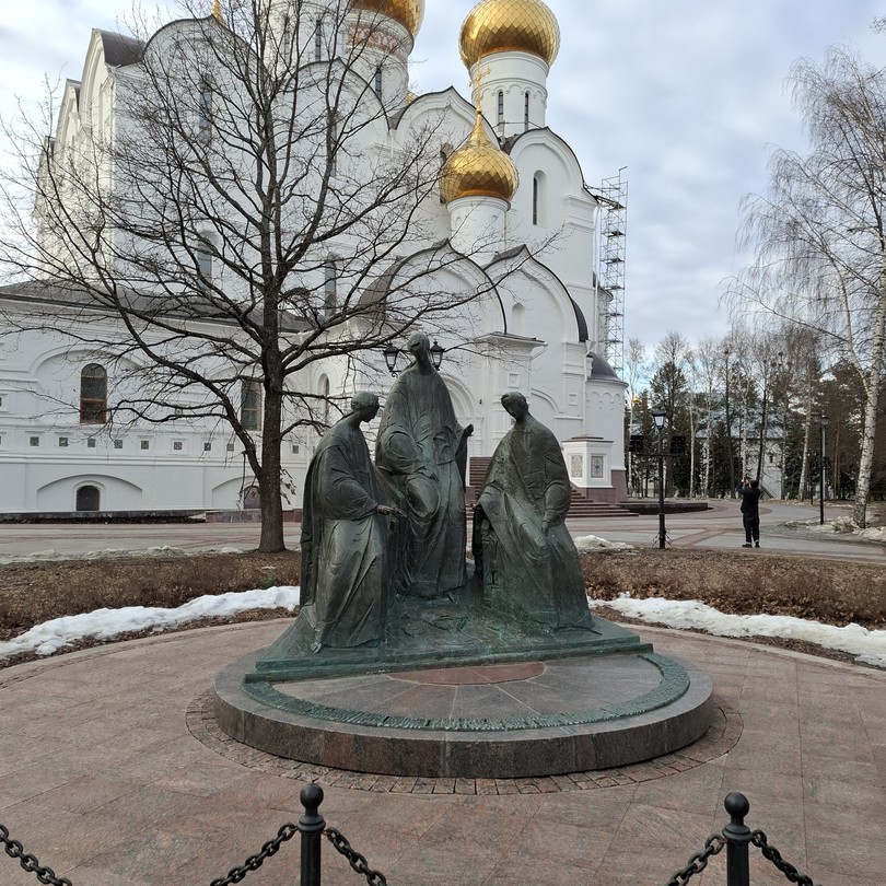 Спасибо за проведенную экскурсию гиду Елизавете. Человек любит свой город, знает историю и с интересом о