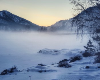 Киндерлинская пещера, Зубы дракона и старинный маяк