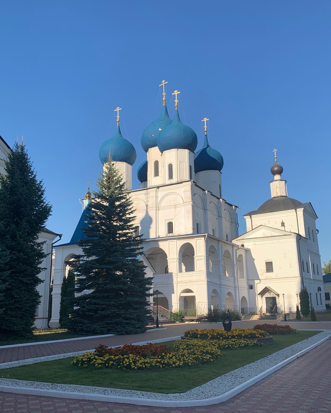 Провели прекрасный день в Серпухове. Один из пунктов нашего путешествия было знакомство с достопримечательностями города. Александр