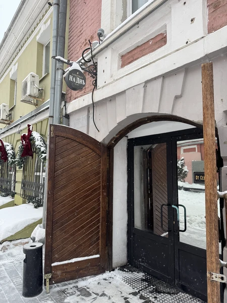 Не первый раз пользуемся форматом аудио экскурсии. Это позволяет не спеша, в своем темпе пройти весь