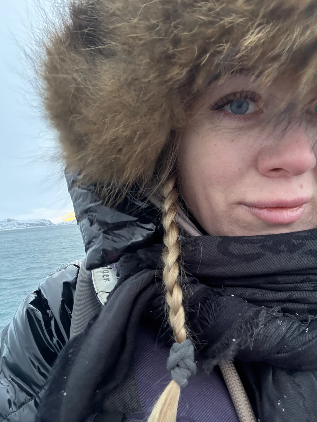 Сегодня ездили на экскурсию в Териберку с гидом Никитой. Очень понравилось, все прошло супер!! Очень красиво