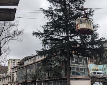 Катание по канатной дороге, монастырь Мгвимеви, ущелье Чератхеви и пещерный город Уплисцихе