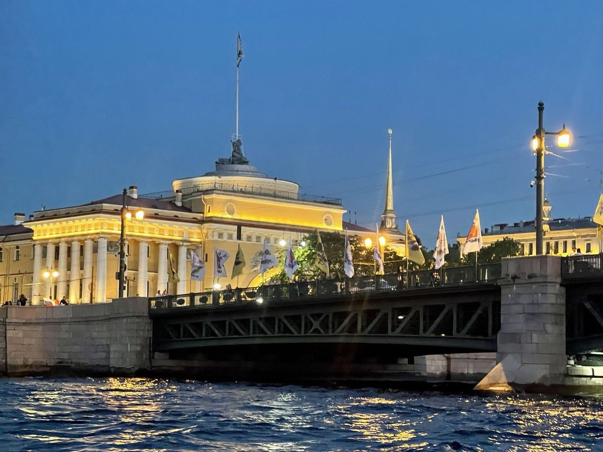 Фото Феерия разводных мостов в Петербурге