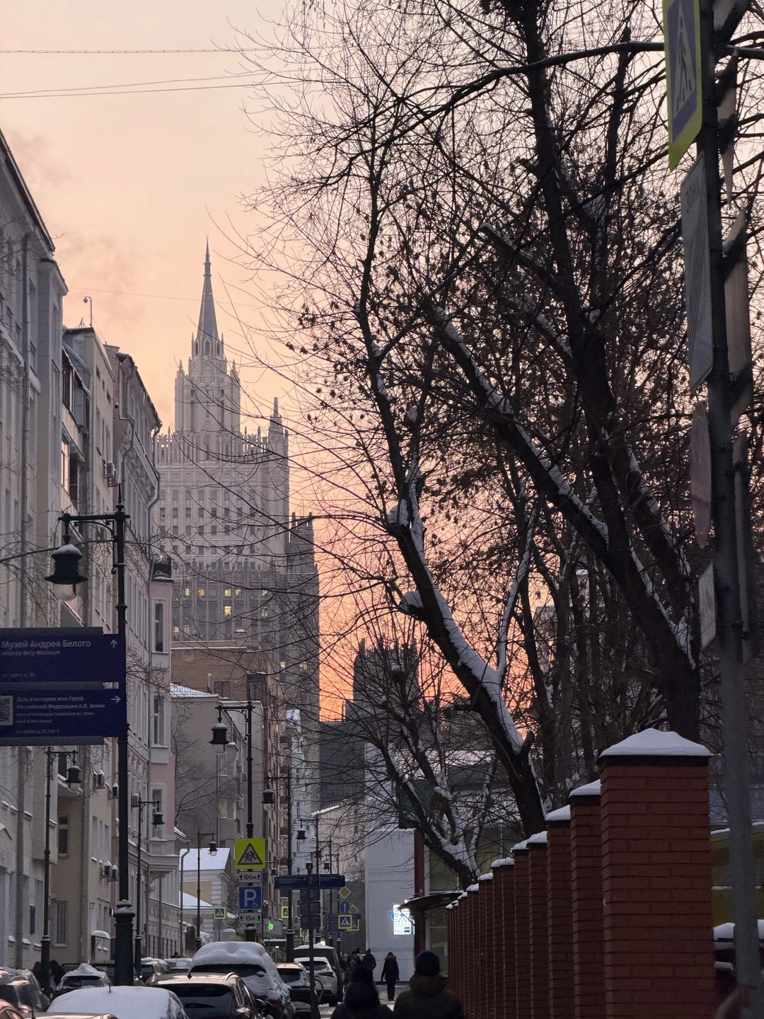 Экскурсия по Красному маршруту (Смоленская-Арбат-Гоголевский бульвар-Храм Христа Спасителя) очень понравилась. Интересные и редкие факты, очень живо