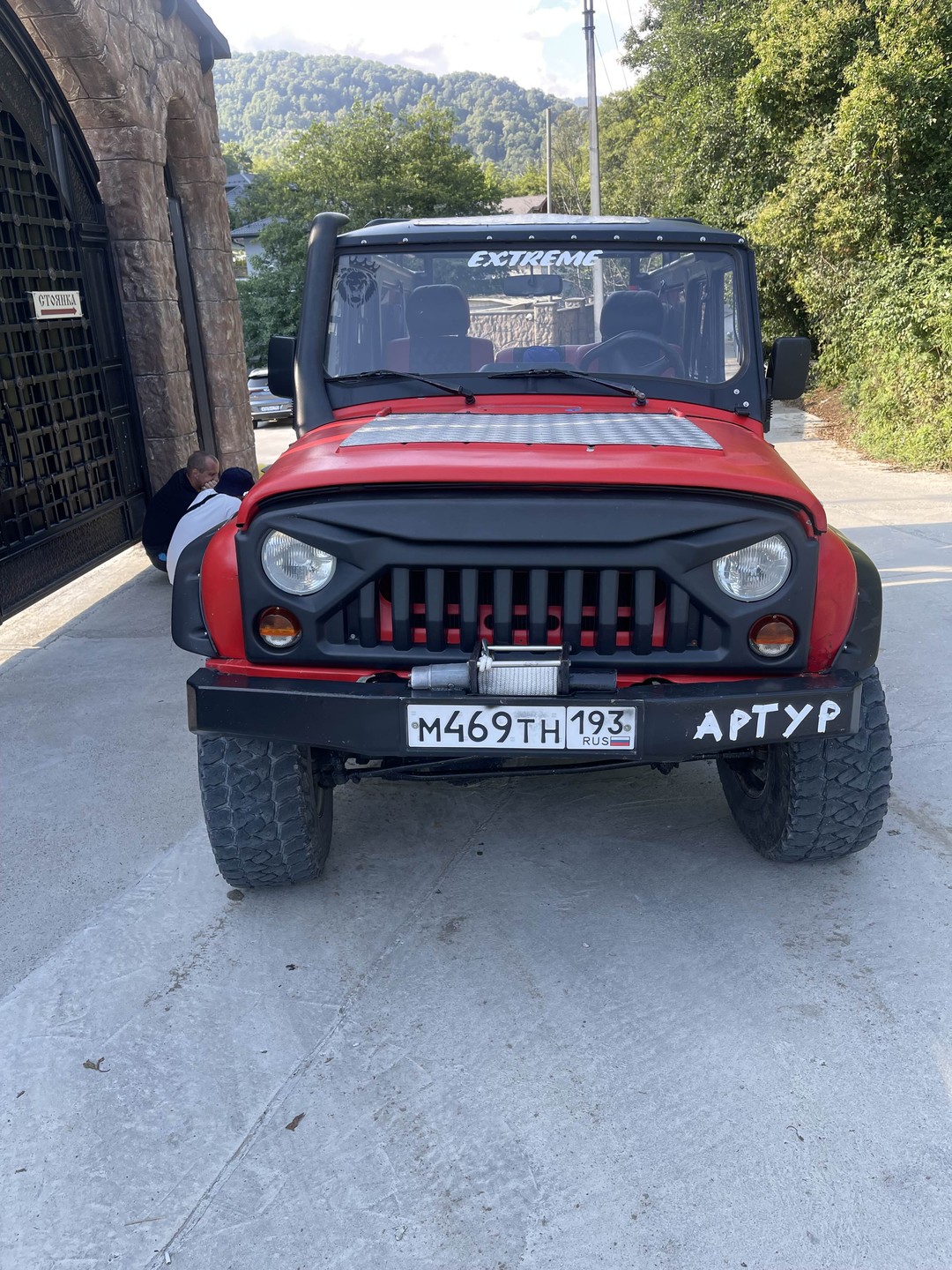 Самая странная экскурсия за много лет отдыха в Сочи) с момента посадки в авто водитель включил