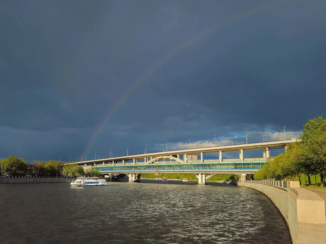 Лужнецкий метромост
