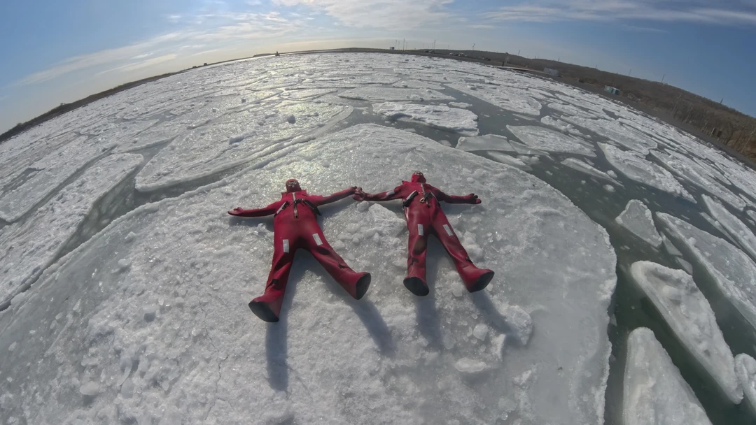 Искали интересную экскурсию во Владивостоке и наткнулись на Айс флотинг. Красивые фотографии, интересный формат, решили попробывать:)