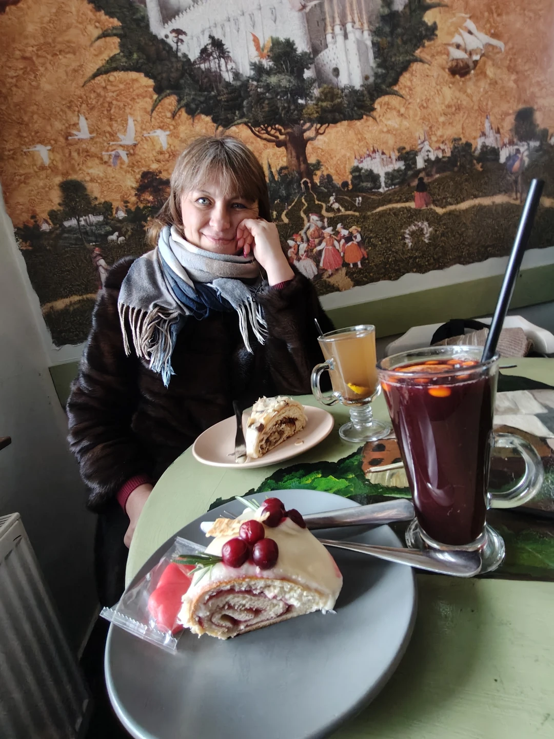 Были с ребенком 8 лет, волновалась, что заскучает. Было очень холодно, но нас даже это не