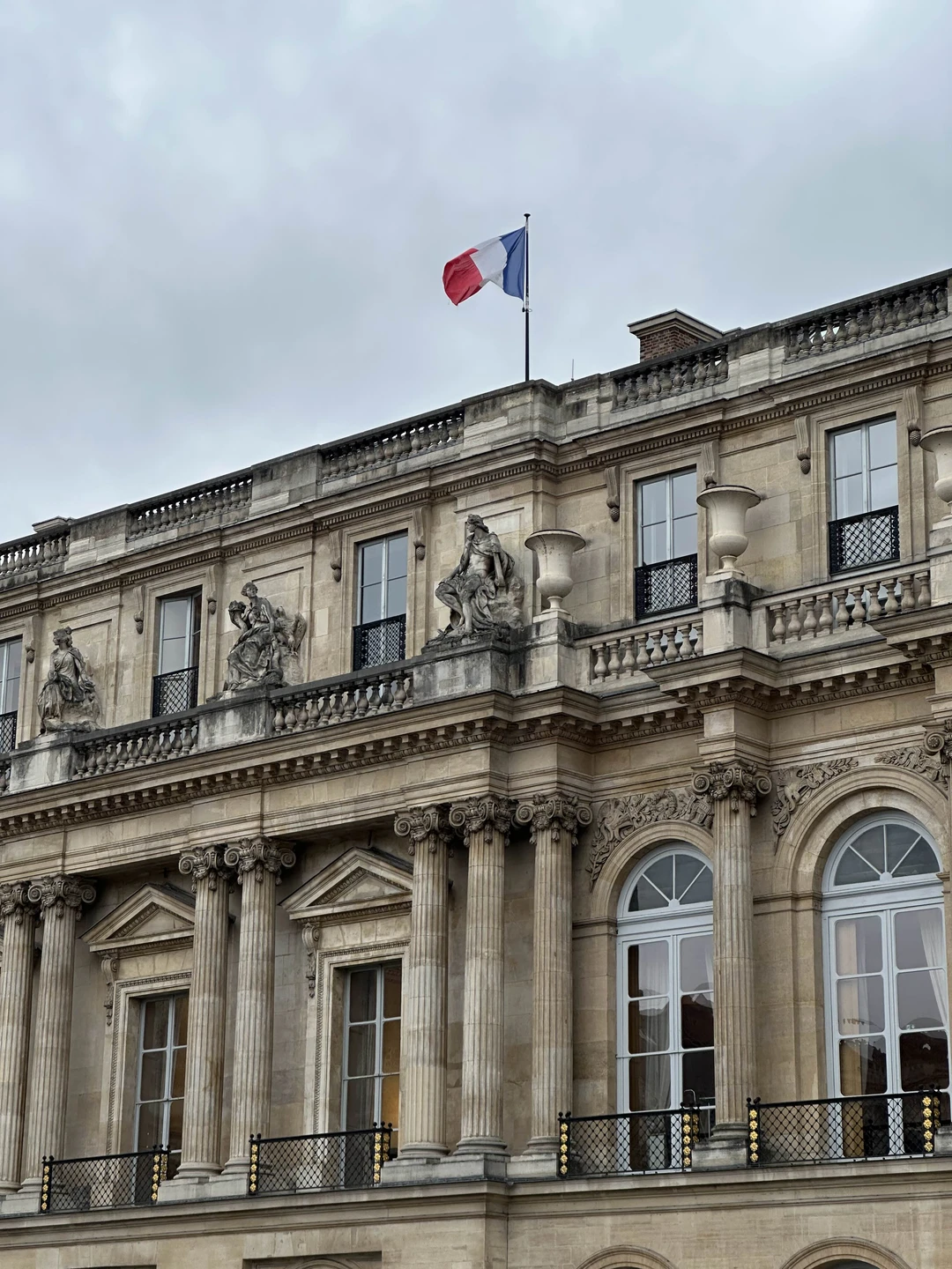 информативная экскурсия, гид профессионал своего дела, хорошо знает историю, может ответить на любой вопрос! хочу вернуться