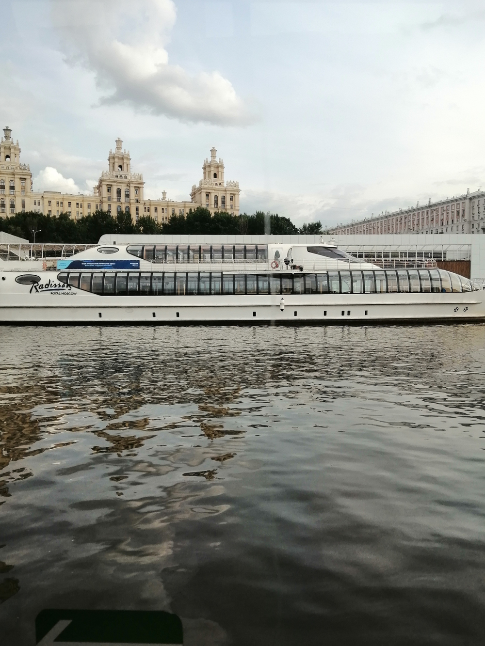 На речном трамвайчике от Киевского вокзала до парка «Фили» (6/12)