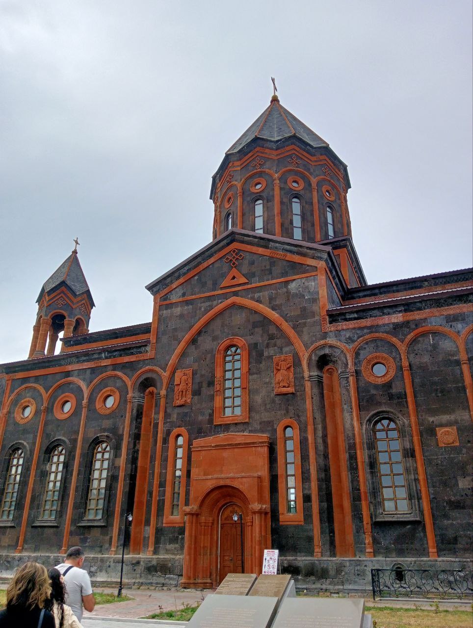 Интересно, весело, незабываемо, познавательно, профессионально, вкусно - не только этими, но и другими исключительно положительными эпитетами