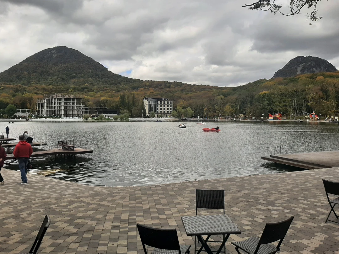 Интересная экскурсия, увлекательная информация от гида Максима! Автомобильный комфортный и то что нас было всего 3