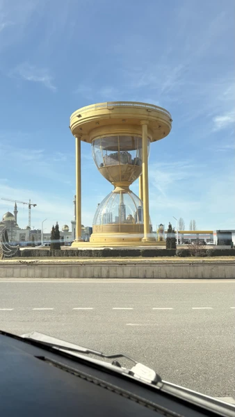 спасибо гиду Абдурахману, рассказал о всех местах Чеченской Республики. повезло с погодой. Грозный встретил солнышком и теплом)